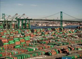 Déficit comercial nos EUA sobe 94,6% em novembro, a US$ 56,8 bilhões