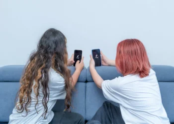 França propõe proibir redes sociais para menores de 15 Anos