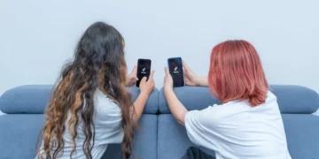 França propõe proibir redes sociais para menores de 15 Anos