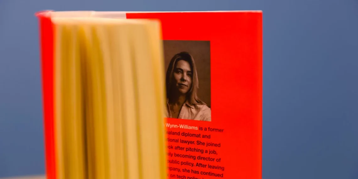 “Gente pouco recomendável”. Lemos o livro que Mark Zuckerberg tentou “silenciar”