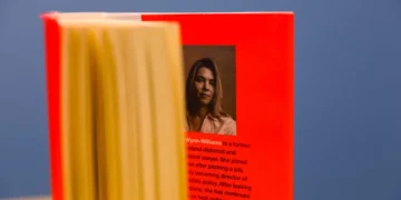 “Gente pouco recomendável”. Lemos o livro que Mark Zuckerberg tentou “silenciar”