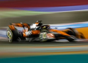 F1: McLaren vai faltar ao primeiro dia de testes pré-temporada de 2026