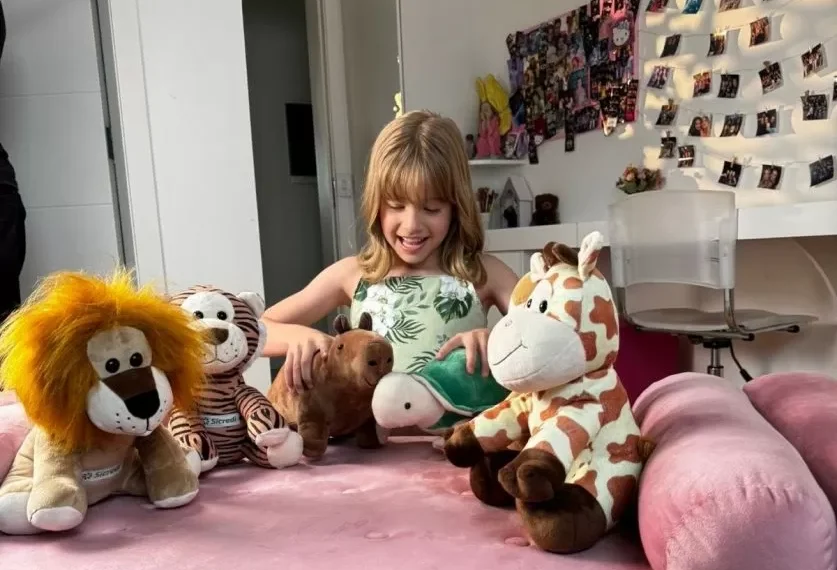 Sicredi Vale Litoral SC lança campanha de pelúcias para incentivar a poupança entre jovens