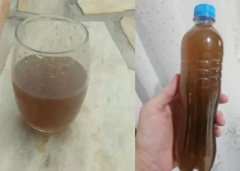 “Não é de hoje”: moradores denunciam água suja após vazamentos na rede em Timbó