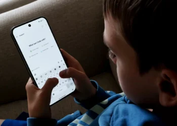 ChatGPT passa a prever idade de usuários e aplica proteções a menores