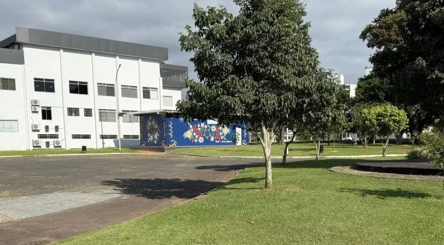 Homem pratica ato obsceno em praça de Timbó e gera revolta