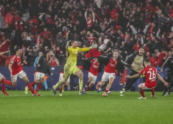 Trubin dá qualificação ao Benfica aos 90+7 de cabeça