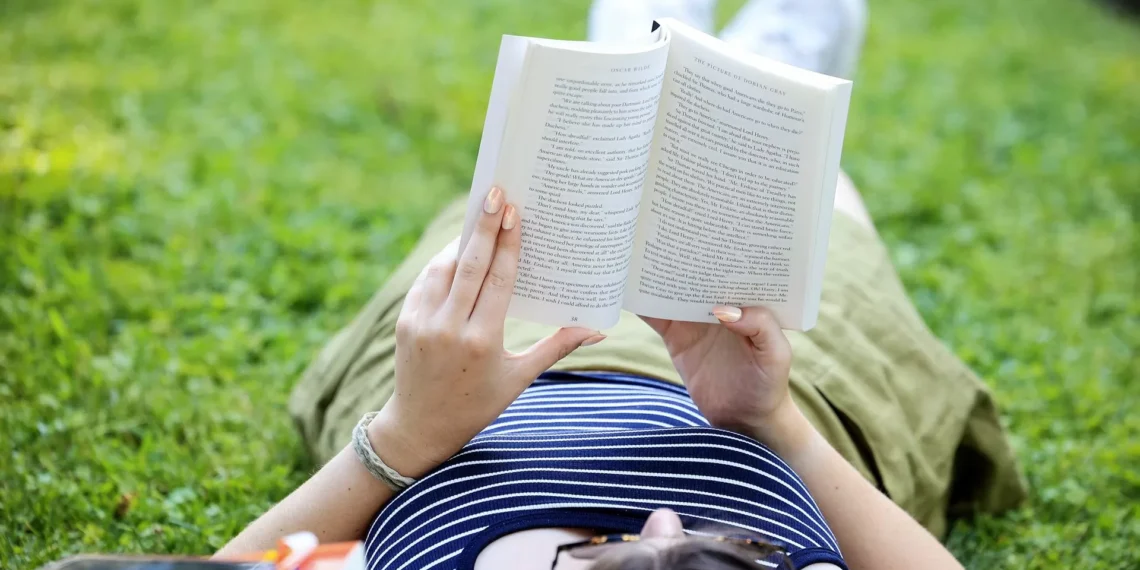 Venda de livros cresce 6,9% em 2025 empurrada por livros infantis e de colorir