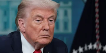 As tarifas de Trump realmente machucam — mas apenas quando ele de fato as impõe