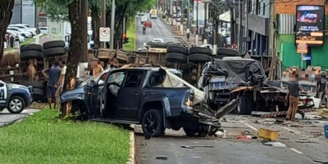 Engavetamento em Chapecó deixa mais de 8 pessoas feridas