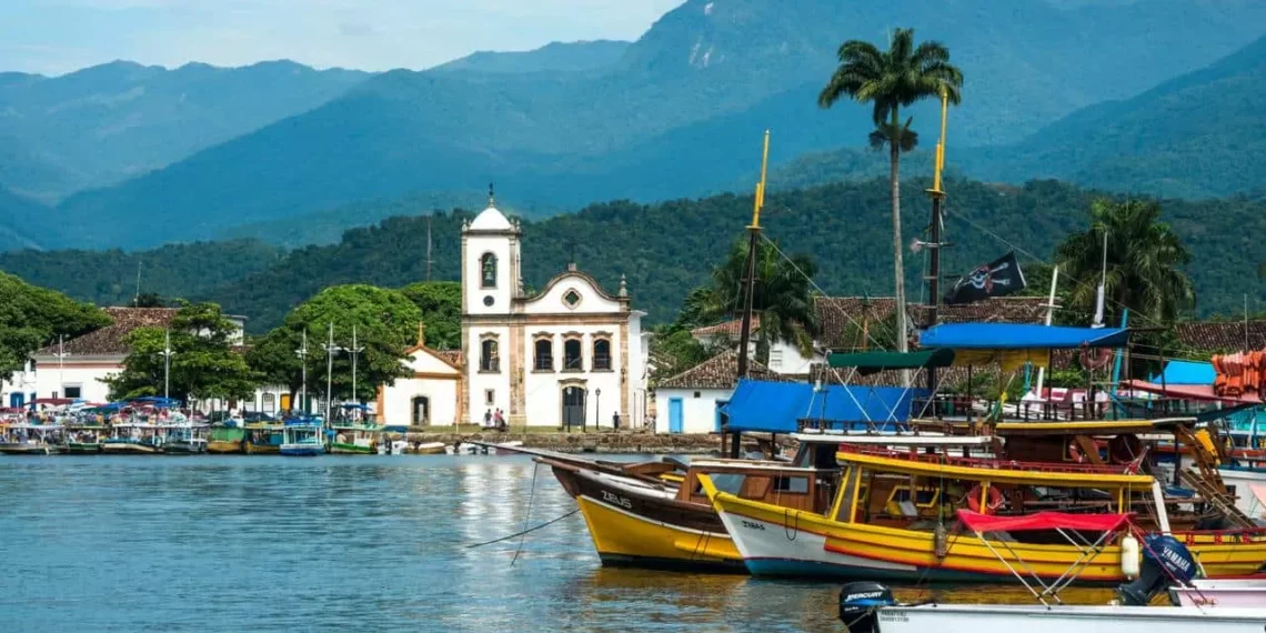 A história segue viva nas ruas e no clima dessa cidade