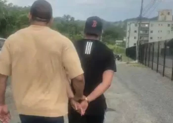 Em Blumenau, homem é preso suspeito de estuprar a própria filha de 13 anos