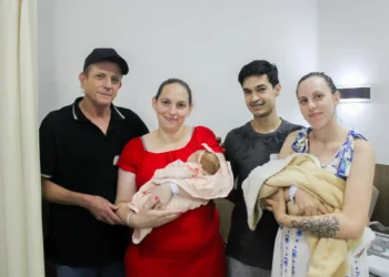 Coincidência emocionante em Blumenau: irmãs dão à luz no mesmo dia e no mesmo hospital onde nasceram