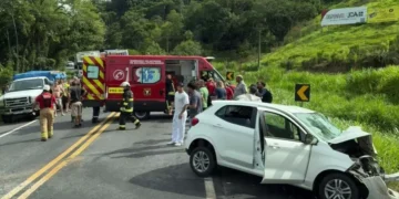 Colisão grave deixa três feridos e interdita totalmente a BR-470 em Rodeio