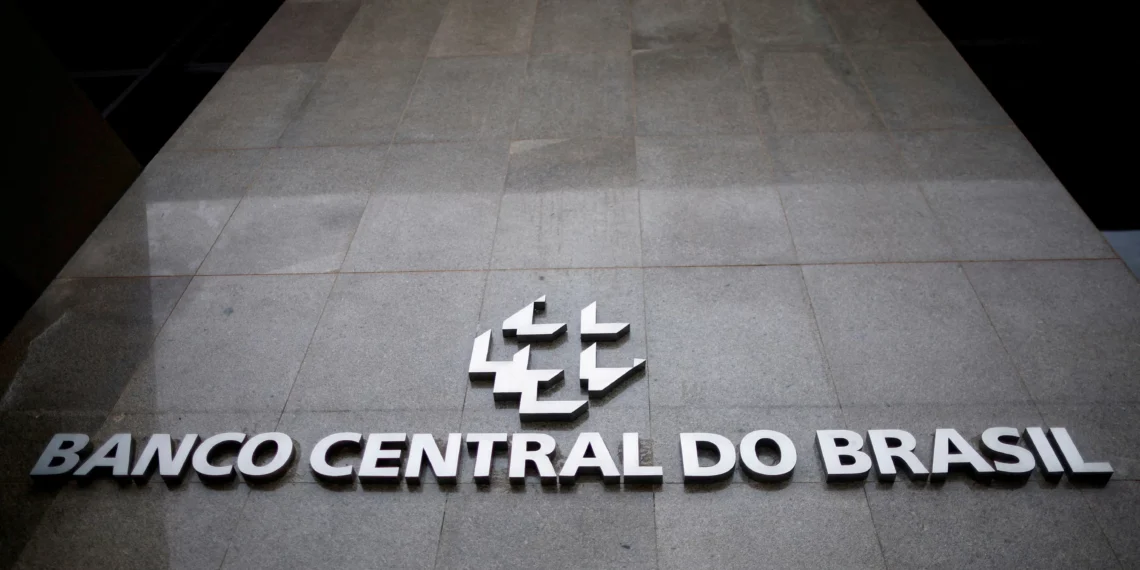 Banco Central mantém Selic em 15% ao ano e indica corte de juros em março