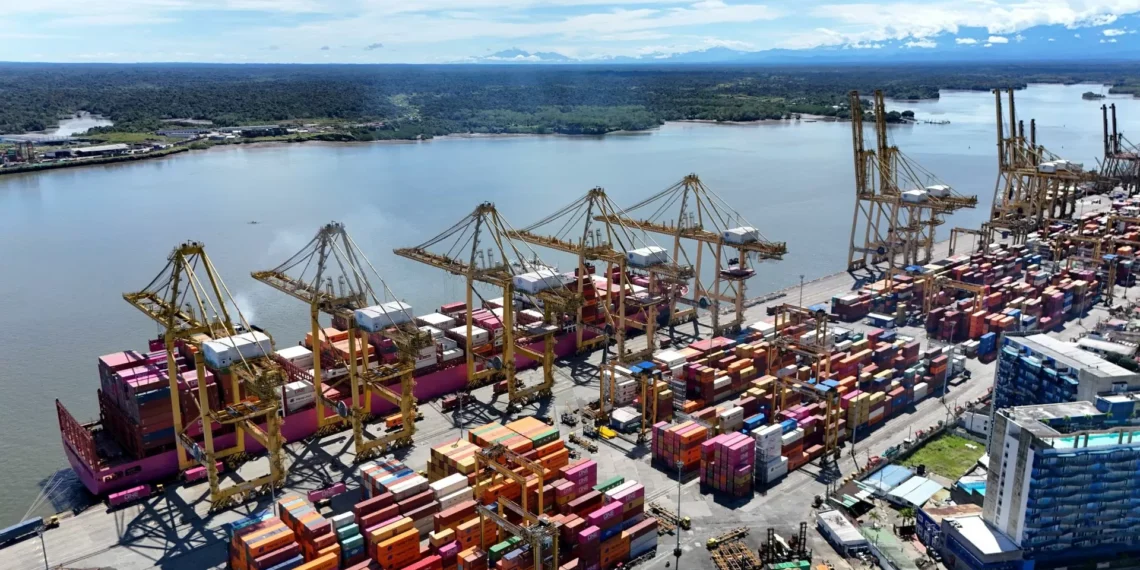 Imitando Trump? Equador sobretaxa a Colômbia, que retalia vizinho e corta energia