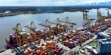 Imitando Trump? Equador sobretaxa a Colômbia, que retalia vizinho e corta energia