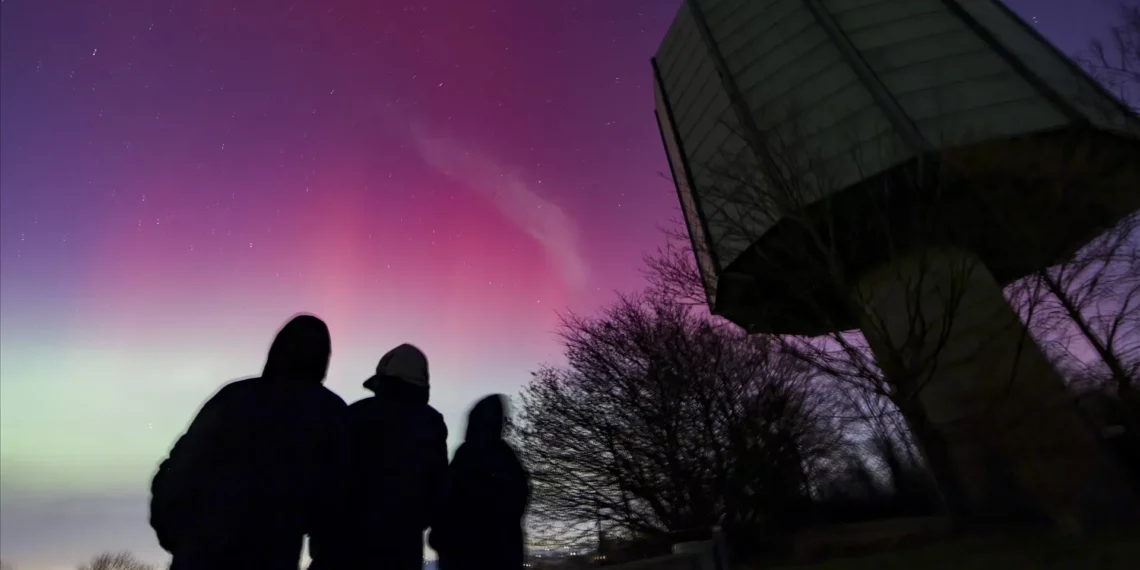 Aurora boreal ilumina Portugal durante grande tempestade solar