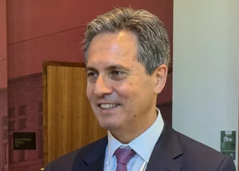 Dirigente do Fed vê juro “neutro” e diz não ser hora de novos cortes nos EUA