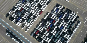 Índia reduzirá tarifas sobre carros para 40% em acordo comercial com UE, dizem fontes