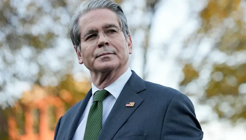 Bessent nega que acordo com UE foi finalizado e defende tarifas sobre Groenlândia