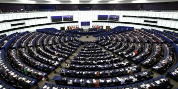 Parlamento Europeu suspende acordo com EUA após pressão de Trump por Groenlândia