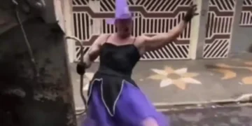 De bruxinha à sensação da cidade: gari se fantasia e espalha alegria durante o trabalho