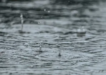 Temporais persistem em Santa Catarina e elevam risco de alagamentos e ventos fortes no Vale do Itajaí e Litoral Norte