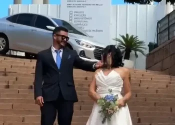 Ensaio de casamento em Blumenau é interrompido após carro descer escadaria durante fotos