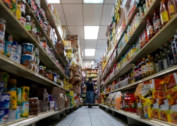 Confiança dos consumidores dos EUA tem leve melhora em fevereiro