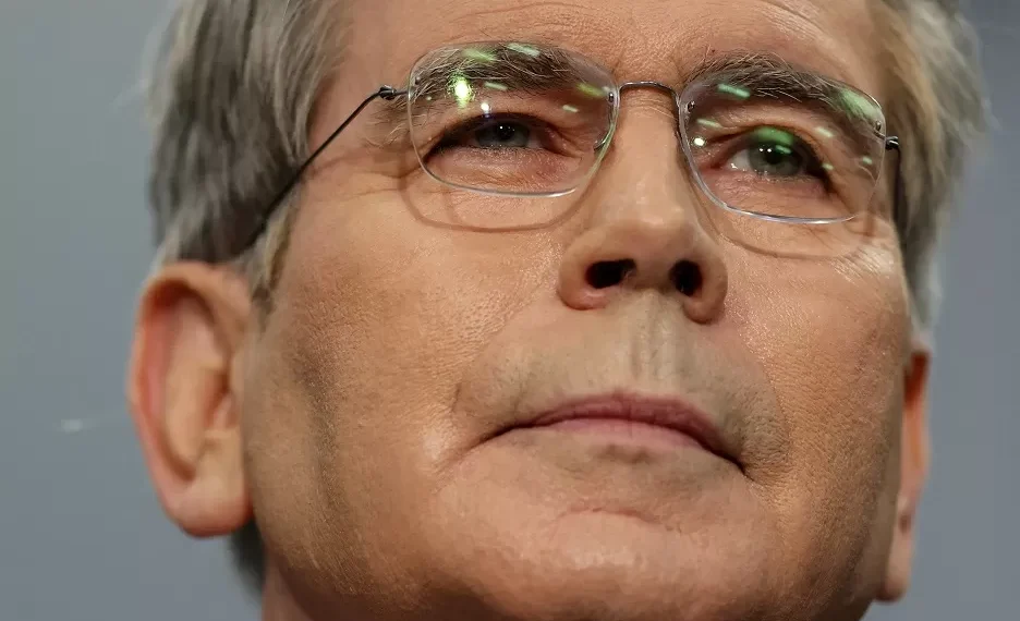 Bessent: cabe a Trump processar ou não Warsh em possível caso futuro sobre juros