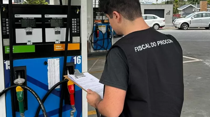 Gasolina passa dos R$ 6,40 e preços variam até R$ 0,80 em Gaspar, aponta Procon