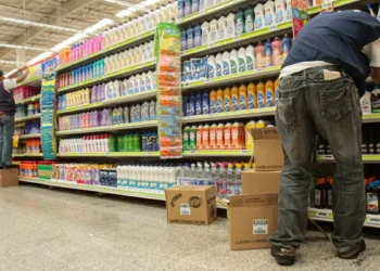 Sentimento do consumidor nos EUA sobe a 56,6 em fevereiro