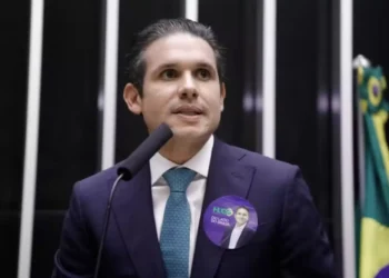 Ala econômica vê fim da 6×1 como madura no Congresso, mas texto pode afastar governo