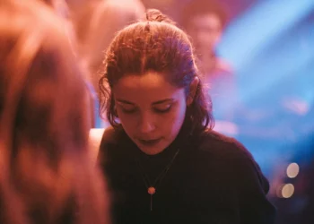 BBC expõe rede que comercializa vídeos de mulheres em saídas noturnas