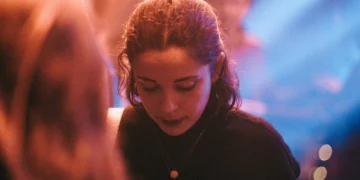 BBC expõe rede que comercializa vídeos de mulheres em saídas noturnas