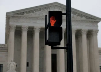 Líderes globais reagem com cautela e estudam retaliações a novas tarifas de Trump