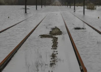 Comboios suspensos na Linha do Sul devido a inundações