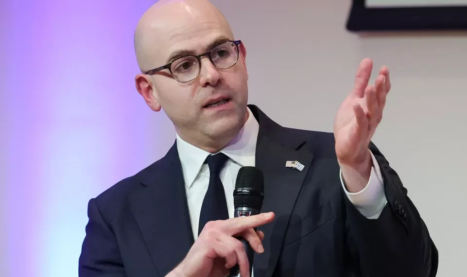 Diretor do Fed reduz estimativas sobre o quanto o BC dos EUA deve cortar os juros