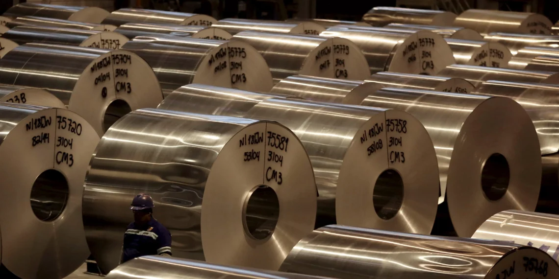 Retração da indústria do Brasil se aprofunda no início de 2026, mostra PMI