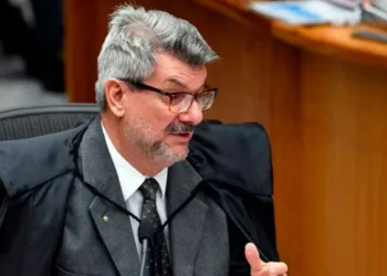 Investigação apura denúncia de importunação sexual contra ministro do STJ após episódio em praia de SC