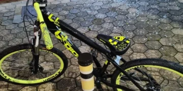 Populares imobilizam suspeito com 146 registros policiais após furto de bicicleta em SC