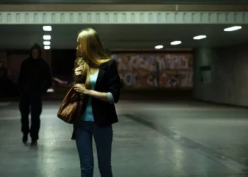 Após perseguirem, intimidarem e roubarem mulher, suspeitos são presos com celular da vítima em Pomerode