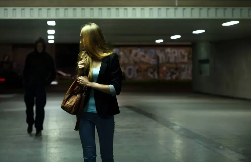 Após perseguirem, intimidarem e roubarem mulher, suspeitos são presos com celular da vítima em Pomerode