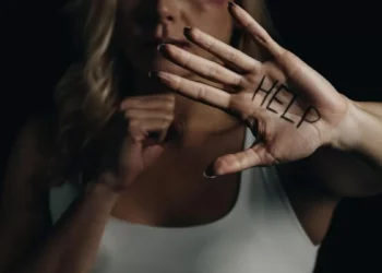 Medidas protetivas crescem mais de 60% em SC e reforçam alerta sobre violência contra a mulher