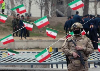 Estudantes iranianos retomam protestos contra o regime