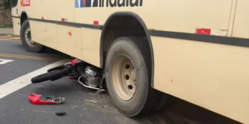 Motociclista é socorrido em parada cardiorrespiratória após colisão com ônibus em Indaial