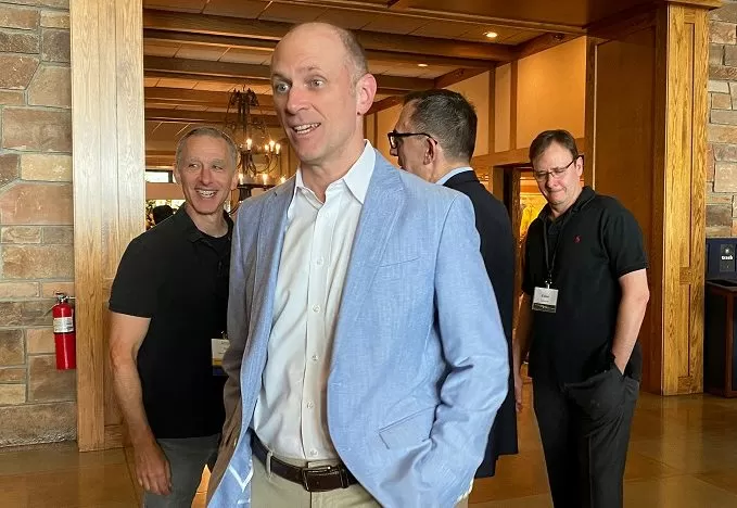 Dirigente do Fed diz que pode haver vários cortes de juros no ano se inflação cair