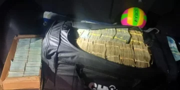 PRF apreende cerca de R$ 2 milhões escondidos em carro na BR-101 em SC e motorista é preso