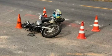 Arcanjo atende acidente grave entre moto e caminhão em Timbó